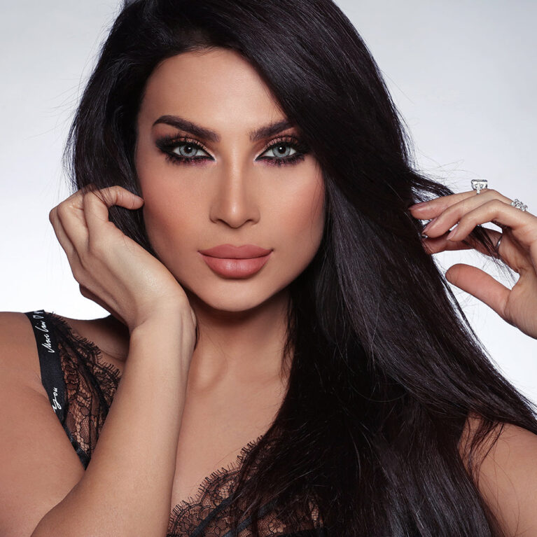 عدسات بيلا الشهرية - Husky Gray GREEN
