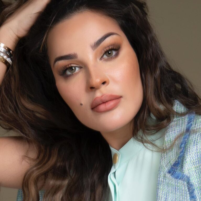 عدسات بيلا الشهرية - Matt Olive