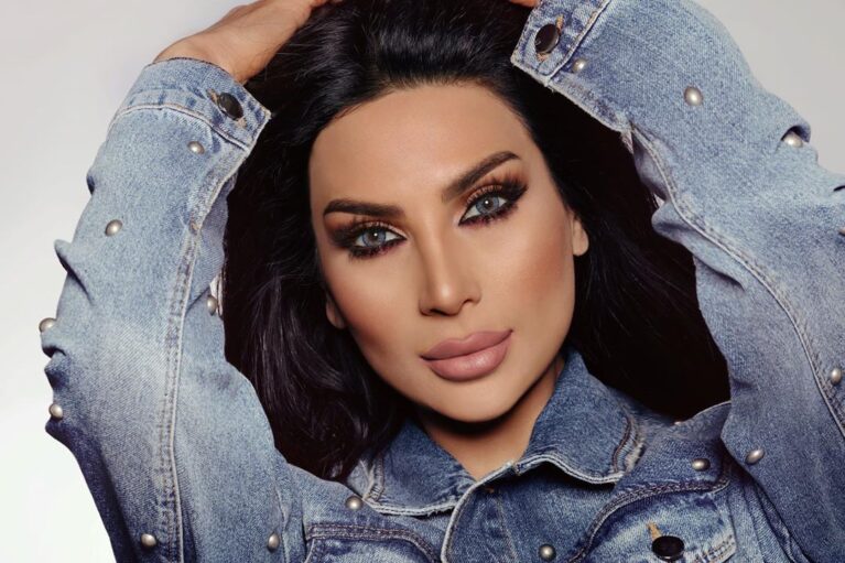 عدسات بيلا الشهرية - Vivid Blue