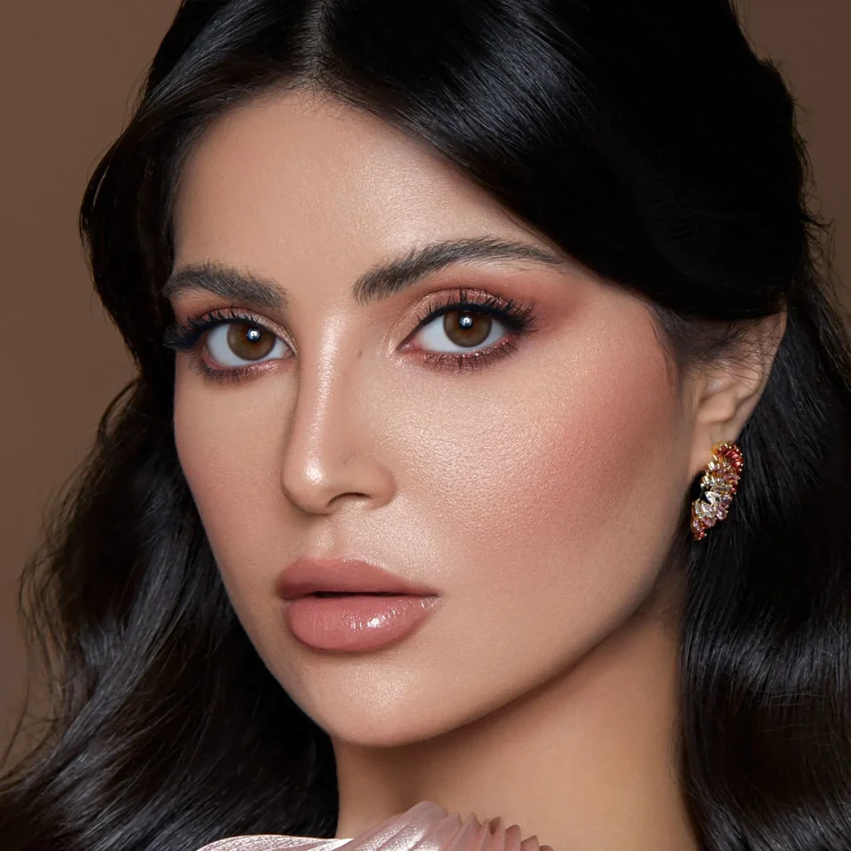 صورة من مجموعة عدسات بيلا الملونة